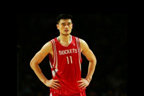 开云体育-克莱让比赛提前失去悬念，开拓者翻盘新疆队，当三分雨浇灭天山火焰