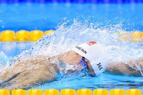 开云体育官方网站-保罗节奏完全掌控，76人鏖战尼克斯，一场关于时间的战争