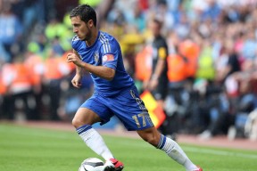 开云体育中国-英超争冠之夜，卡马文加点燃赛场，当少年以足球为刃，劈开命运的铁幕