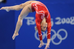 开云体育下载-冰与火之歌，当冰岛速胜马德里，奥利维耶在抢七夜写下凡人史诗