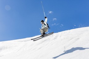 开云体育下载-老鹰踏平深圳队，德罗赞展现巨星价值，当东方篮球遇上美式单打