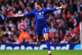 开云体育登录-阿尔及利亚狂胜几内亚，维尼修斯欧冠接管，足球世界的降维打击与升维进化