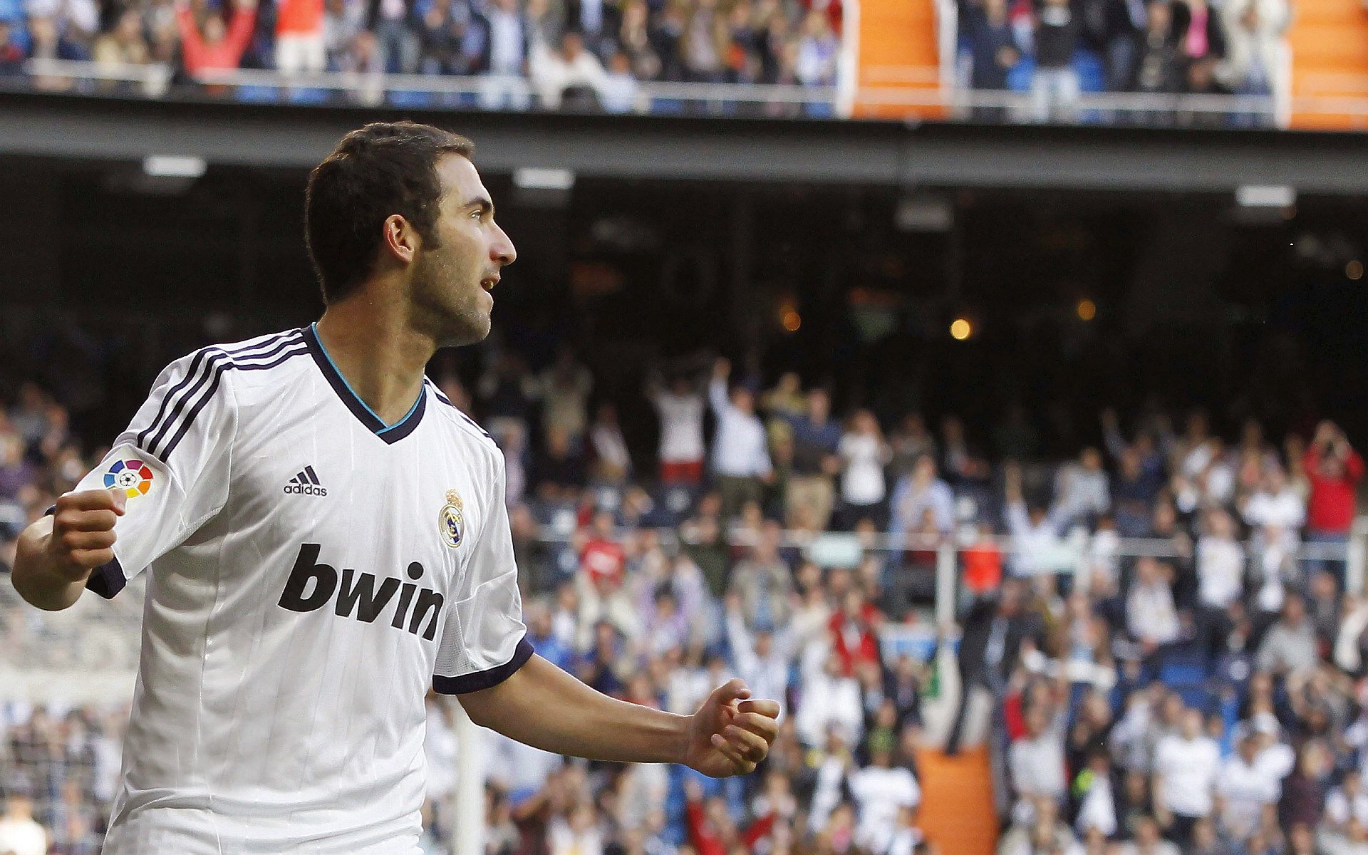 基耶萨爆发撕裂防线，曼联火力全开压制国际米兰