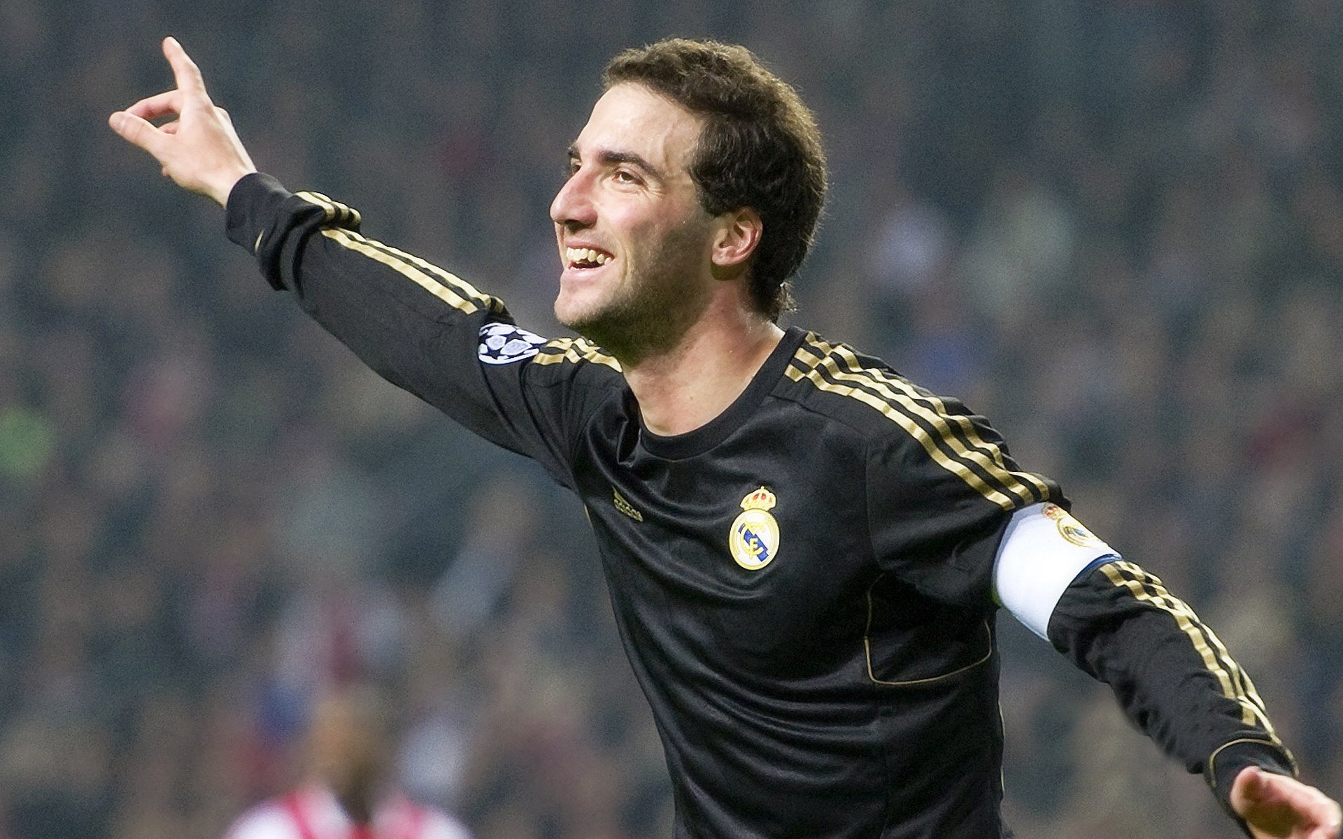 山西队淘汰赛过关火箭，霍勒迪在欧冠半决赛接管比赛，体育精神的全球交响