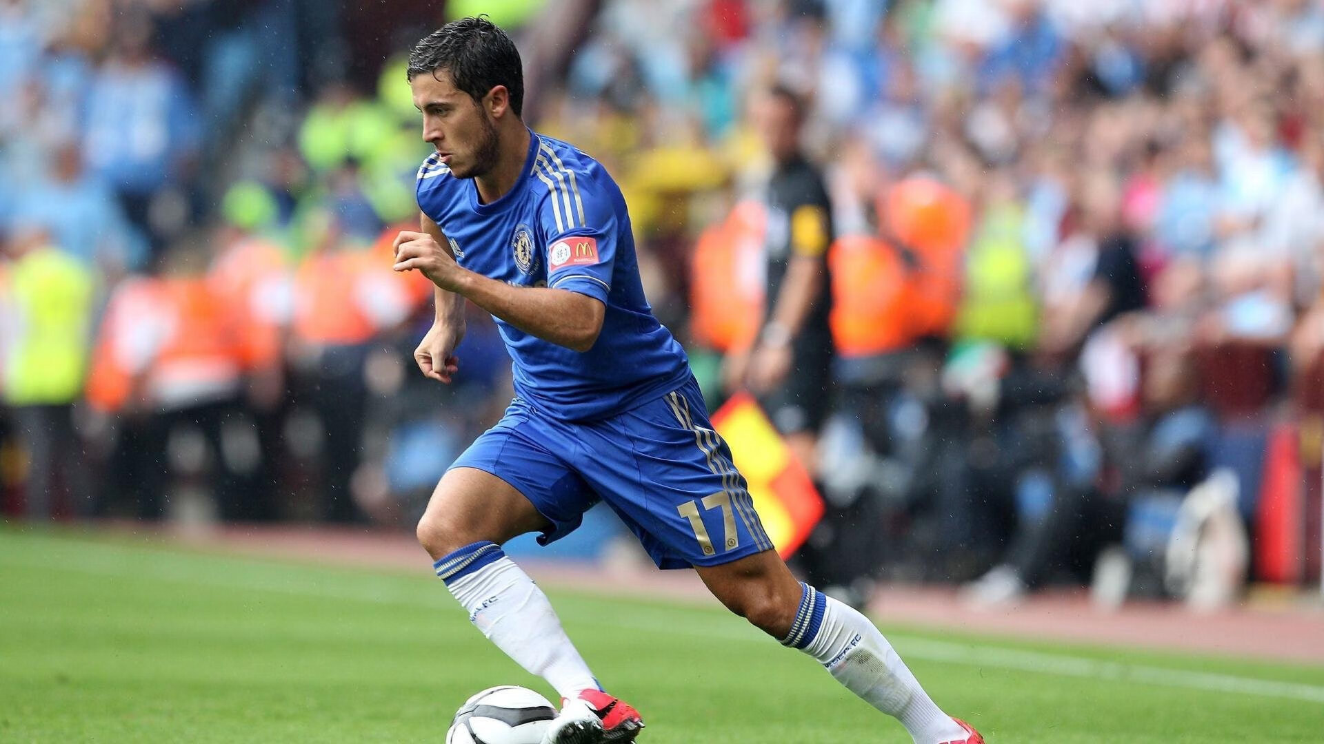 英超争冠之夜，卡马文加点燃赛场，当少年以足球为刃，劈开命运的铁幕